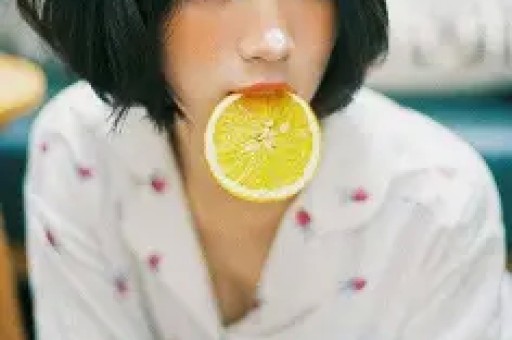 周琼第二轮回应爆料严浩翔陆续给了严军300W严浩翔演唱会强忍泪水
