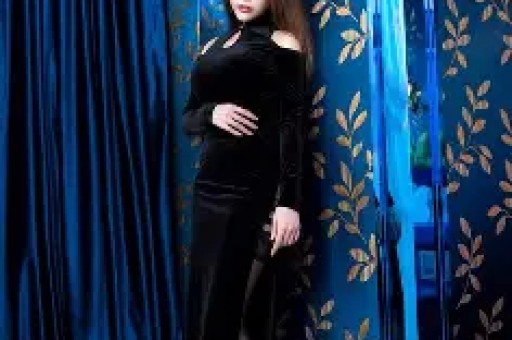 美女网红直播热度低迷索性直接睡觉张嘴模样让直播间热度破万